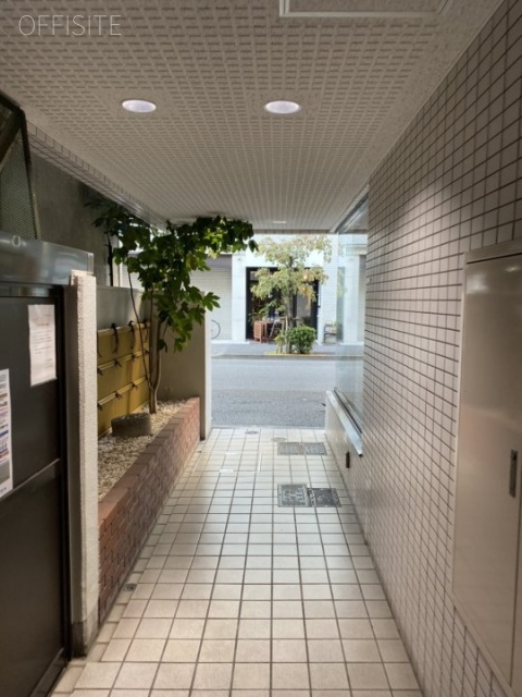 カテリーナ柳通りビル エントランス
