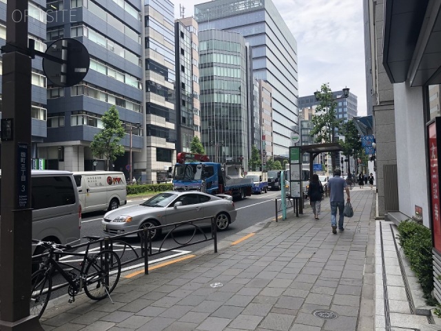 麹町フロントビル ビル前面道路