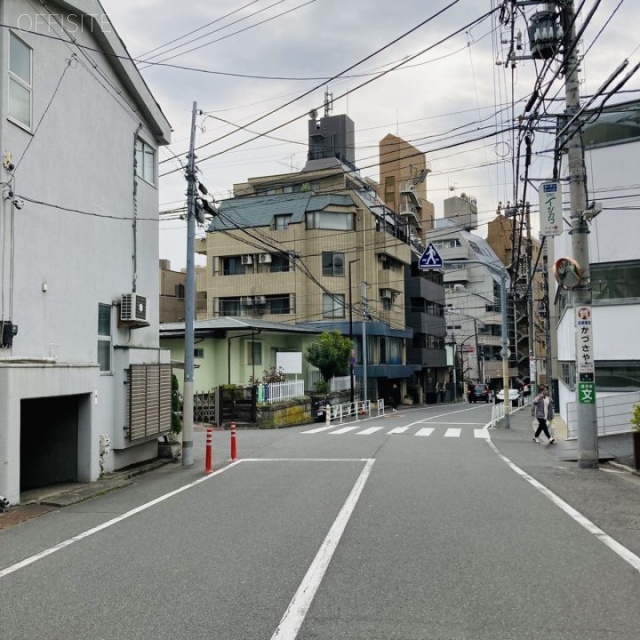 プライムハウス ビル前面道路