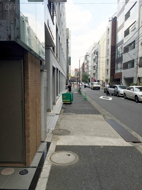 シャテニエ神田 ビル前面道路