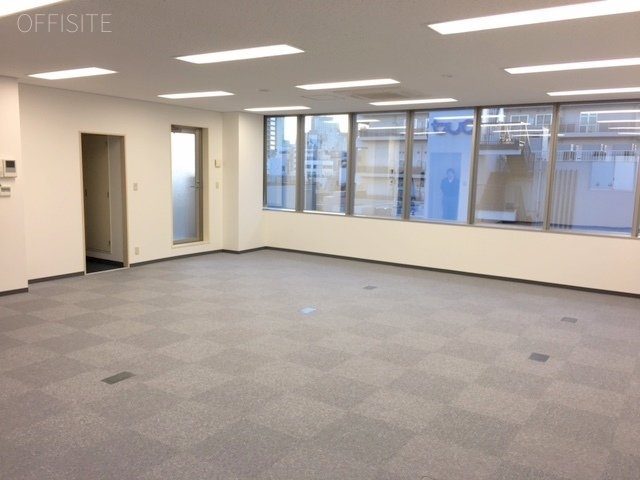 丸栄ビル 室内
