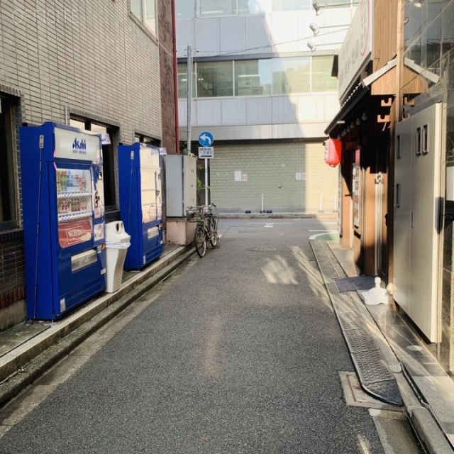 神田駅前プラザ 前面道路