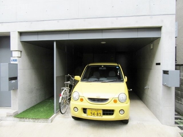 ワイズキューブビル 駐車場
