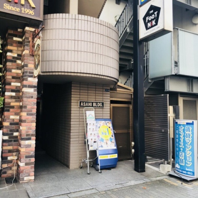 旭日ビル エントランス