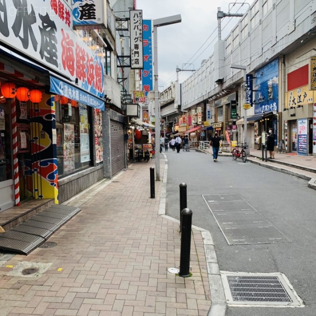 上野ソシアルビル ビル前面道路