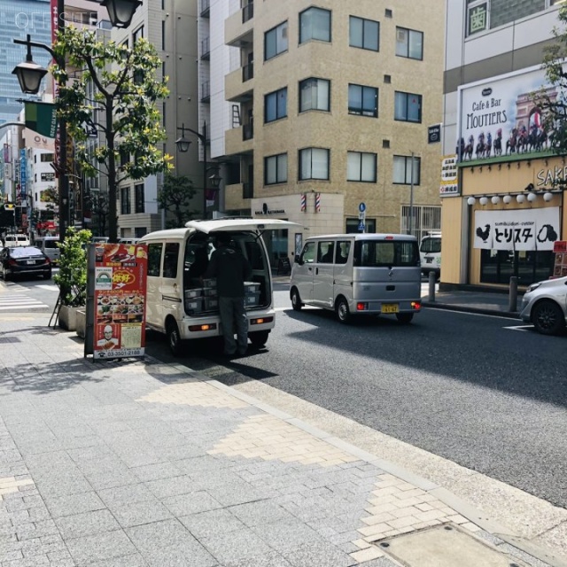 新橋27MTビル ビル前面道路