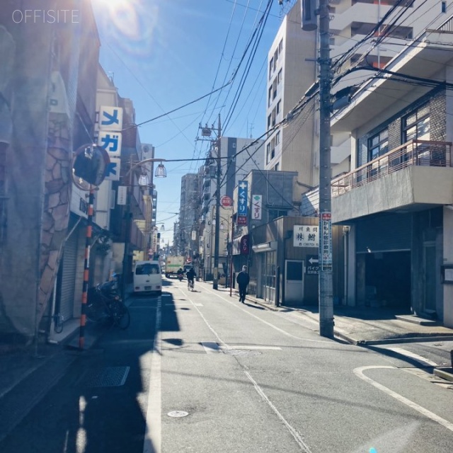 千住仲町商業ビル ビル前面道路