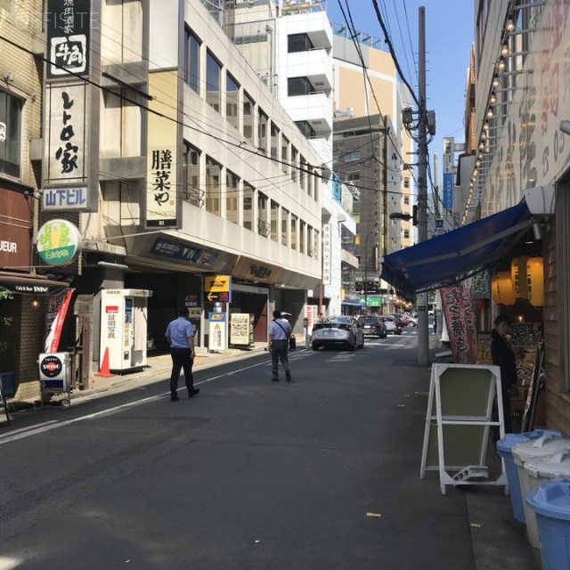 庄や第1ビル ビル前面道路