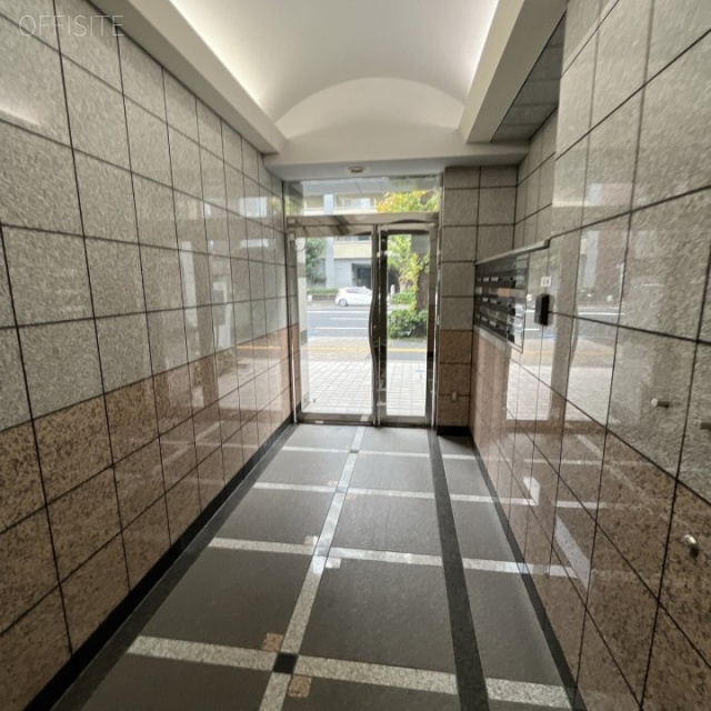 MMCビル オフィスビル背面出入口