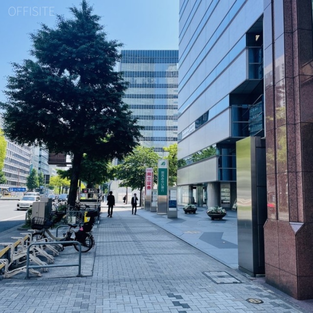 大一名駅ビル　前面歩道
