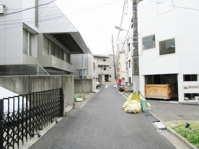 ワイズキューブビル ビル前面道路
