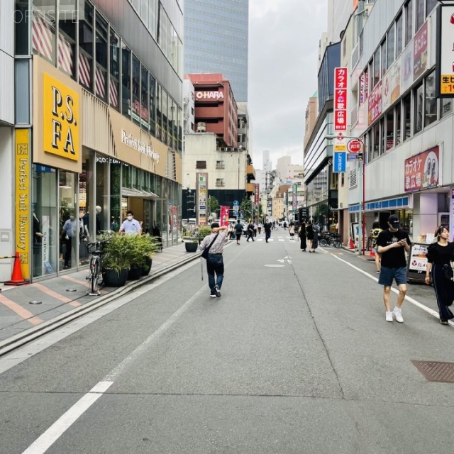 aune池袋 ビル前面道路