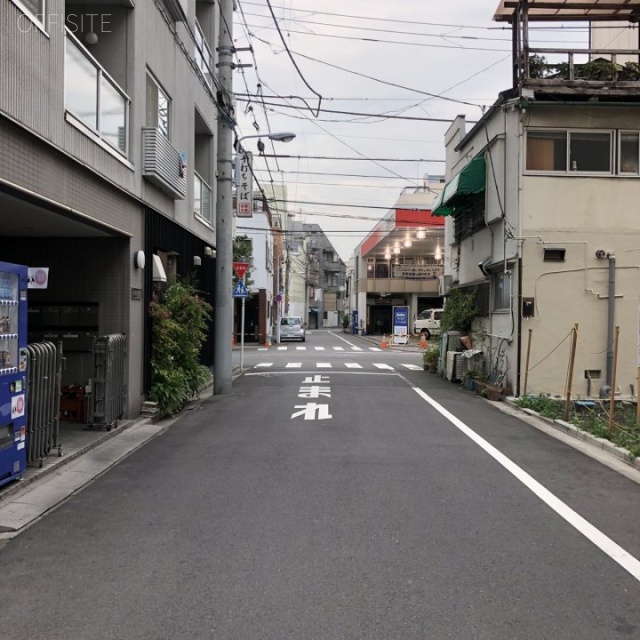 吉河ビル ビル前面道路