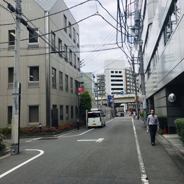 メゾン・ドゥ・ボナール ビル前面道路