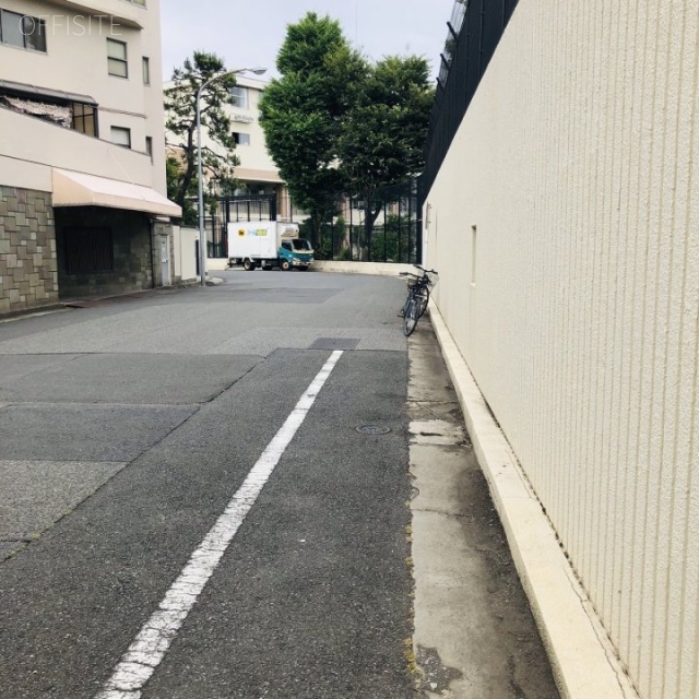 カンバラビル 前面歩道