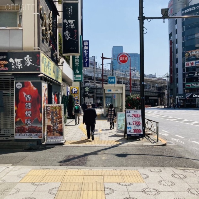 oak神田鍛冶町 前面歩道