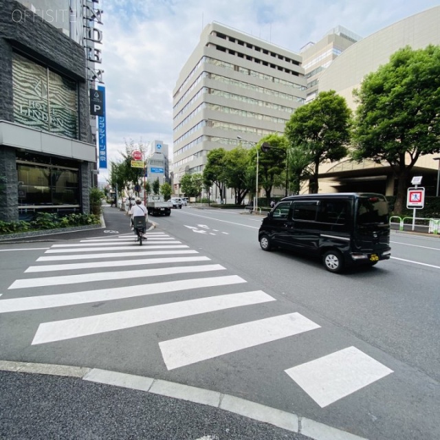 R.core西池袋 ビル前面道路