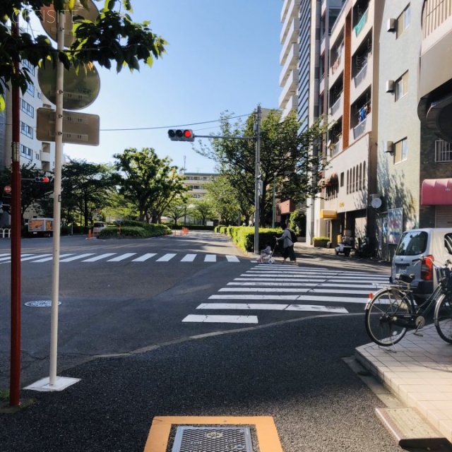 宇佐美大森ビル ビル前面道路