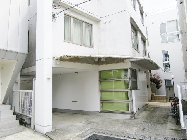 EIGHTEEN北青山 外観