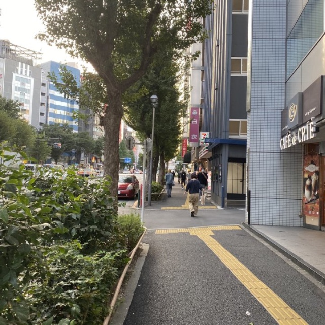 ホーメスト新宿ビル ビル前面道路