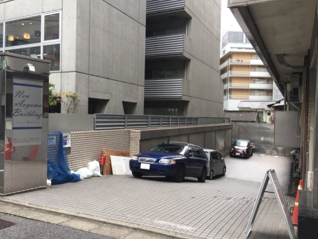ニュー青山ビル 駐車場