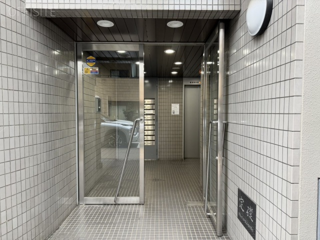 タケイビル　オフィスビル出入口