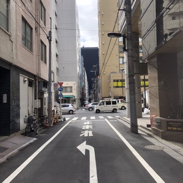 日興ビル ビル前面道路