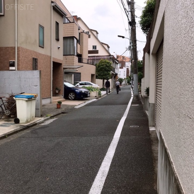 ガーデンブロック南青山 ビル前面道路