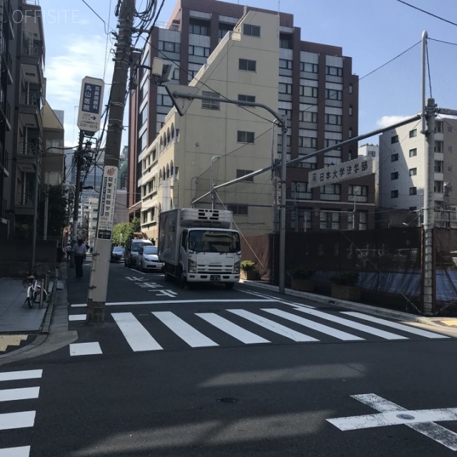 庄や第1ビル ビル前面道路