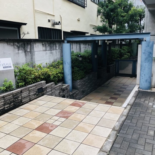 カーム青山 エントランス