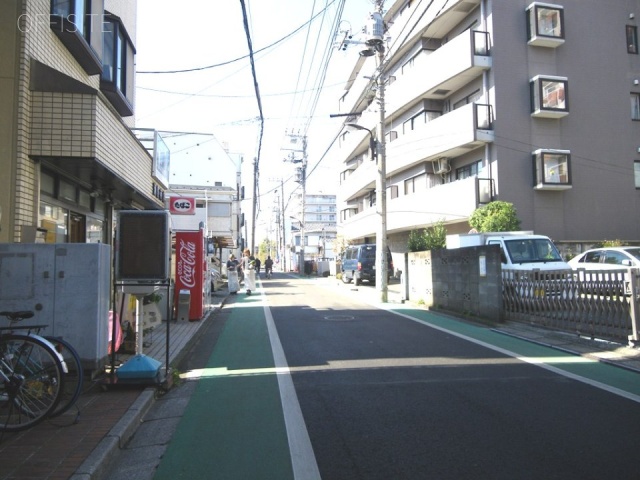 モア府中 ビル前面道路