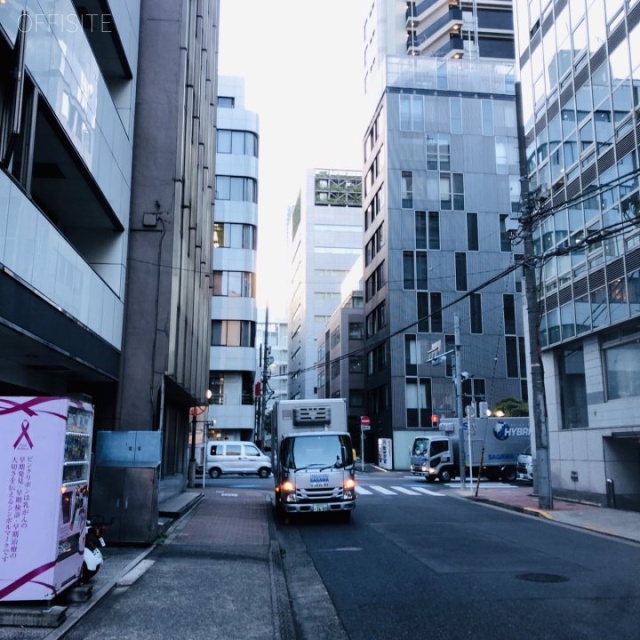 新橋森ビル ビル前面道路