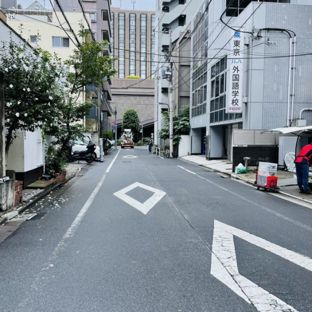 メイクⅡビル ビル前面道路