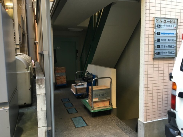 エスユービル エントランス