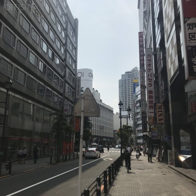 YKDビル ビル前面道路
