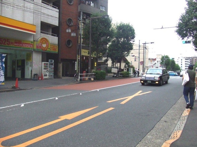 NCスクエア新宿 ビル前面道路