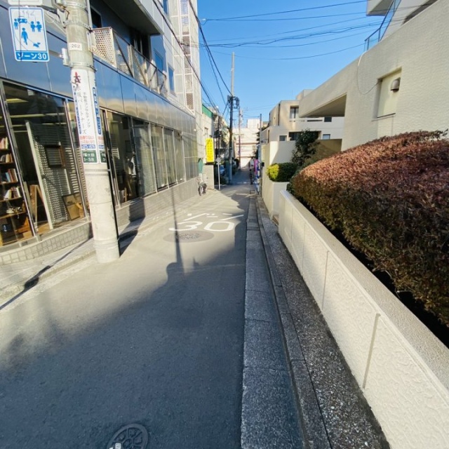 藤和千駄ヶ谷コープ 3階 16.71坪　ビル前面道路