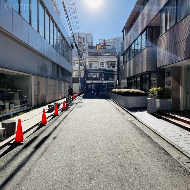 北青山本田ビル 前面道路