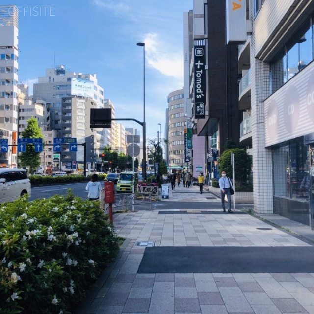 明治安田生命五反田ビル ビル前面桜田通り