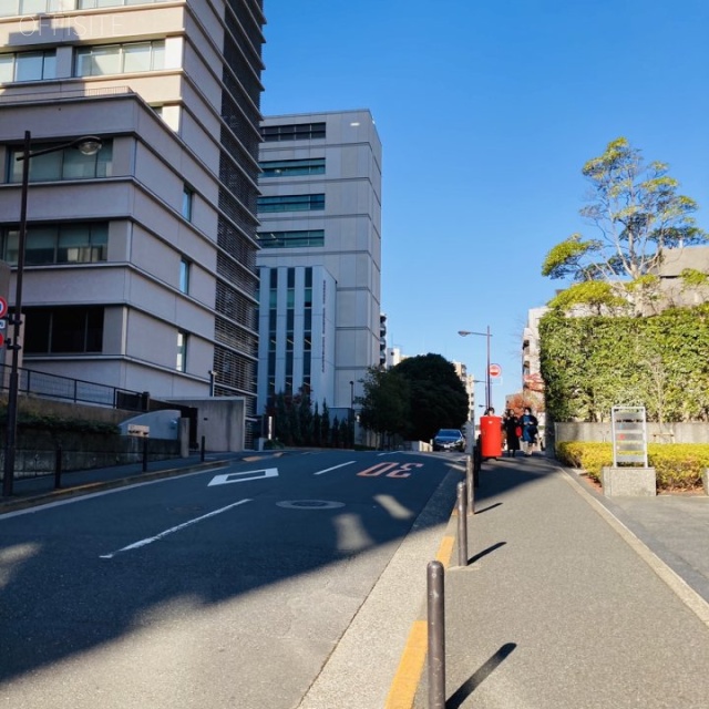 三番町UFビル ビル前面道路