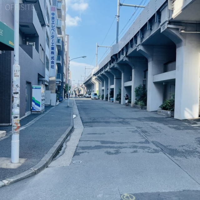 飯岡ビル ビル前面道路