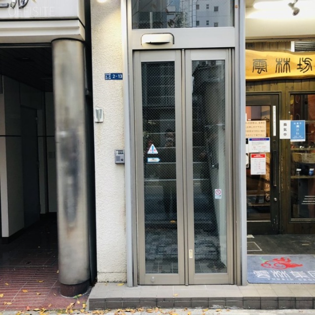 津島ビル エントランス