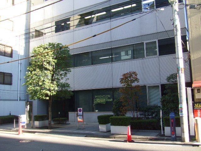 馬事畜産会館　外観