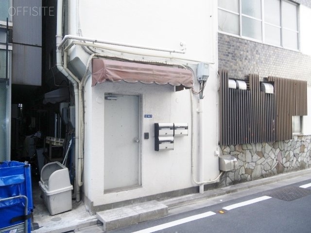中山ビル エントランス