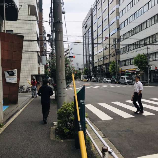 東京日産台東ビル ビル前面道路