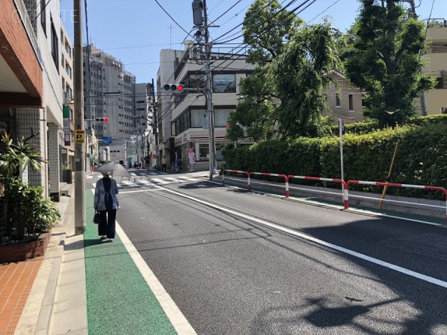 第三服部ビル ビル前面道路