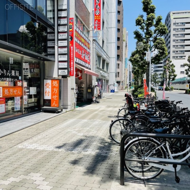 LANDSQUARE MARUNOUCHI 前面歩道