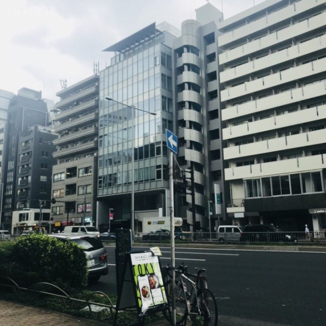 アイアアネックスビル 前面は青山通り
