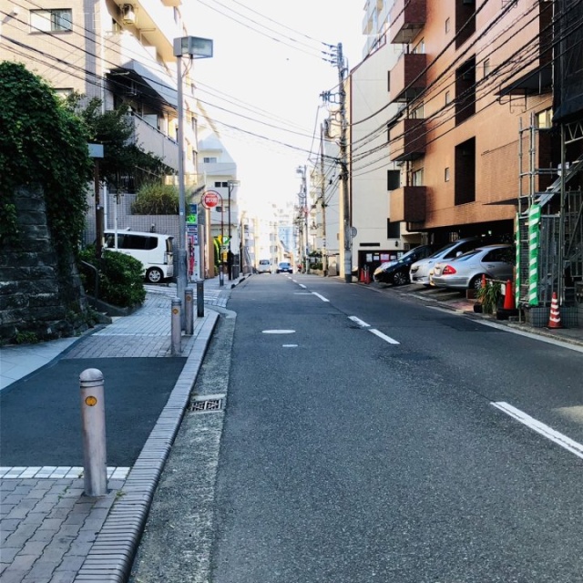 グリーンテラス横浜 ビル前面道路