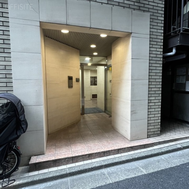 サンライトビル　オフィスビル出入口